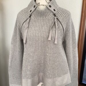 Free People Gray Heavy Knit Flare Bottom Distressed Sleeve Hem Sweater🦋